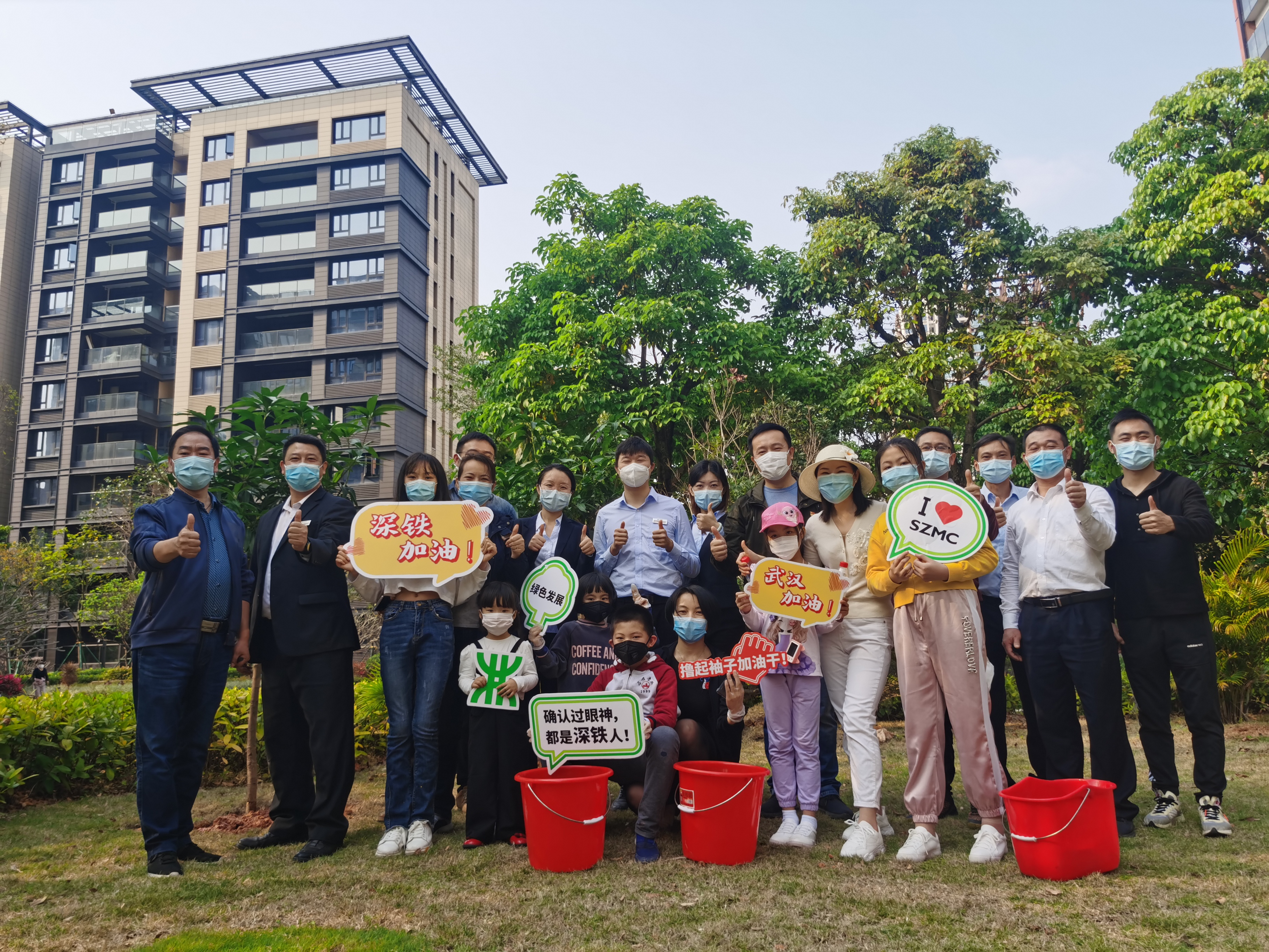 1589451953738009801.jpg 前海时代活植树节活动业主合影.jpg