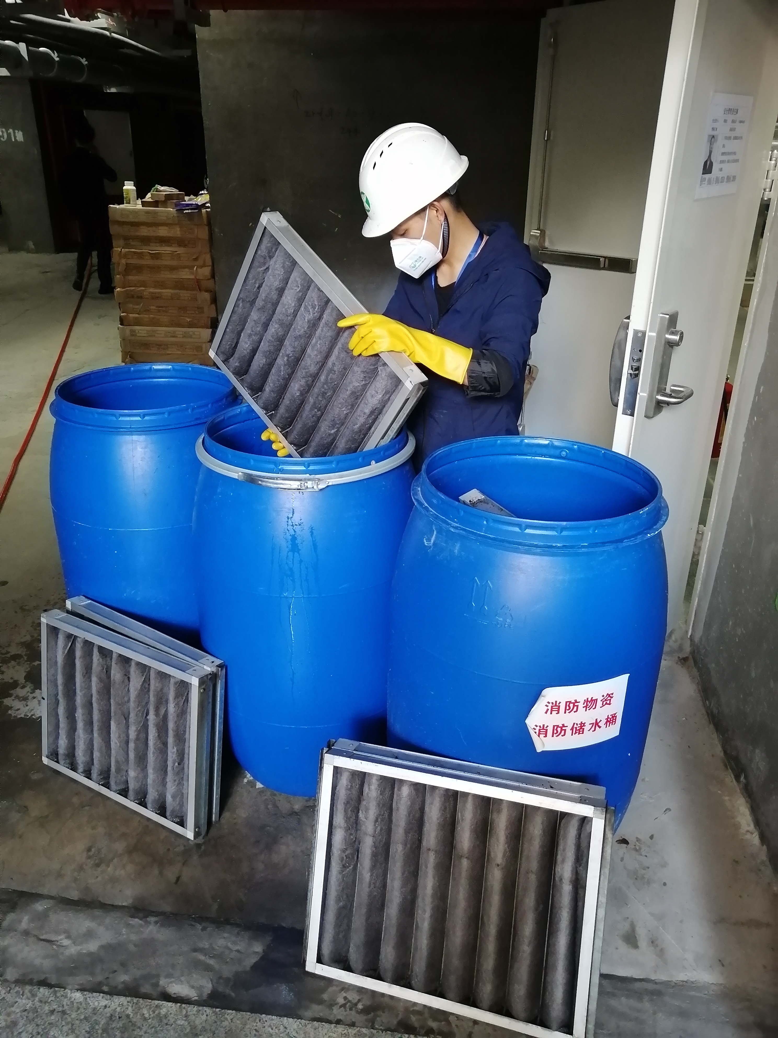 1589452422979021336.jpg 空调过滤网清洗.jpg