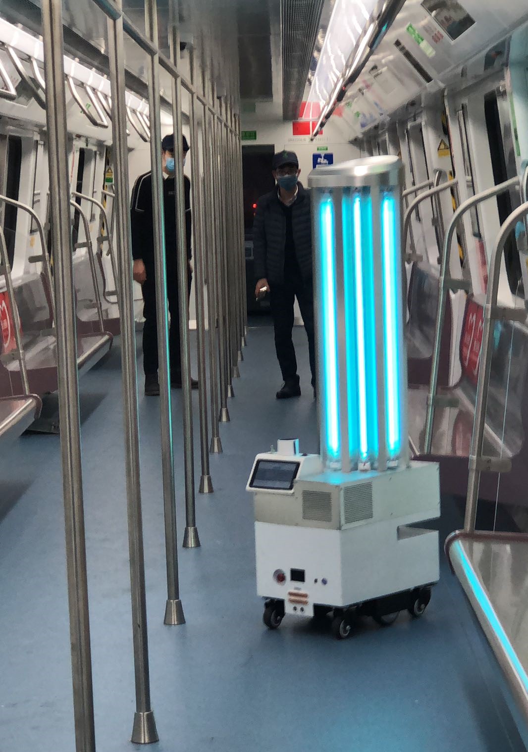 1589452569263009560.jpg 列车杀菌消毒机器人.jpg