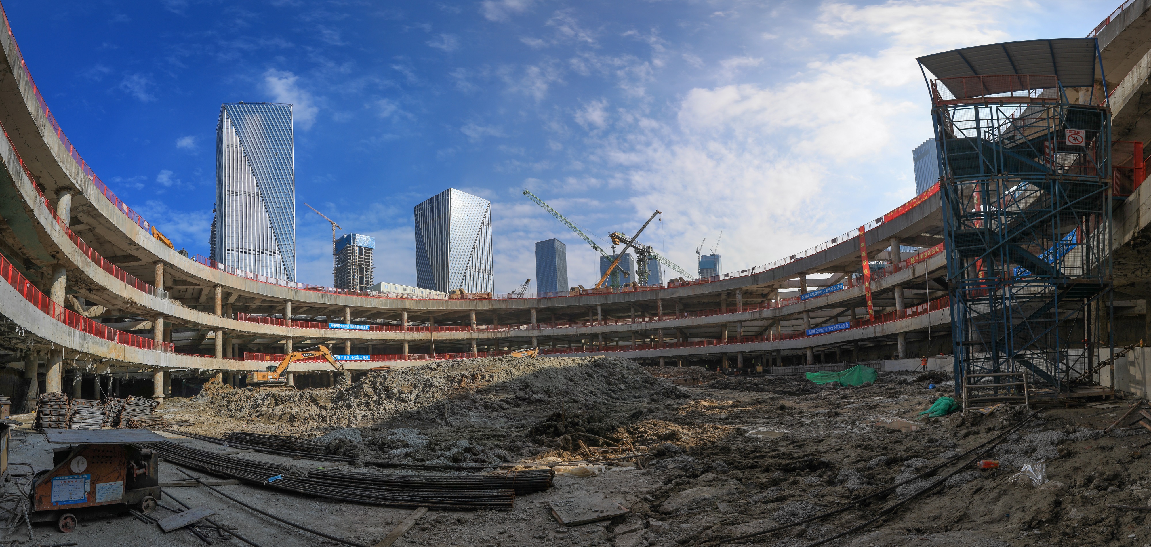 1635400945853022770.jpg 2.项目主体中央枢纽大厅施工区域.jpg