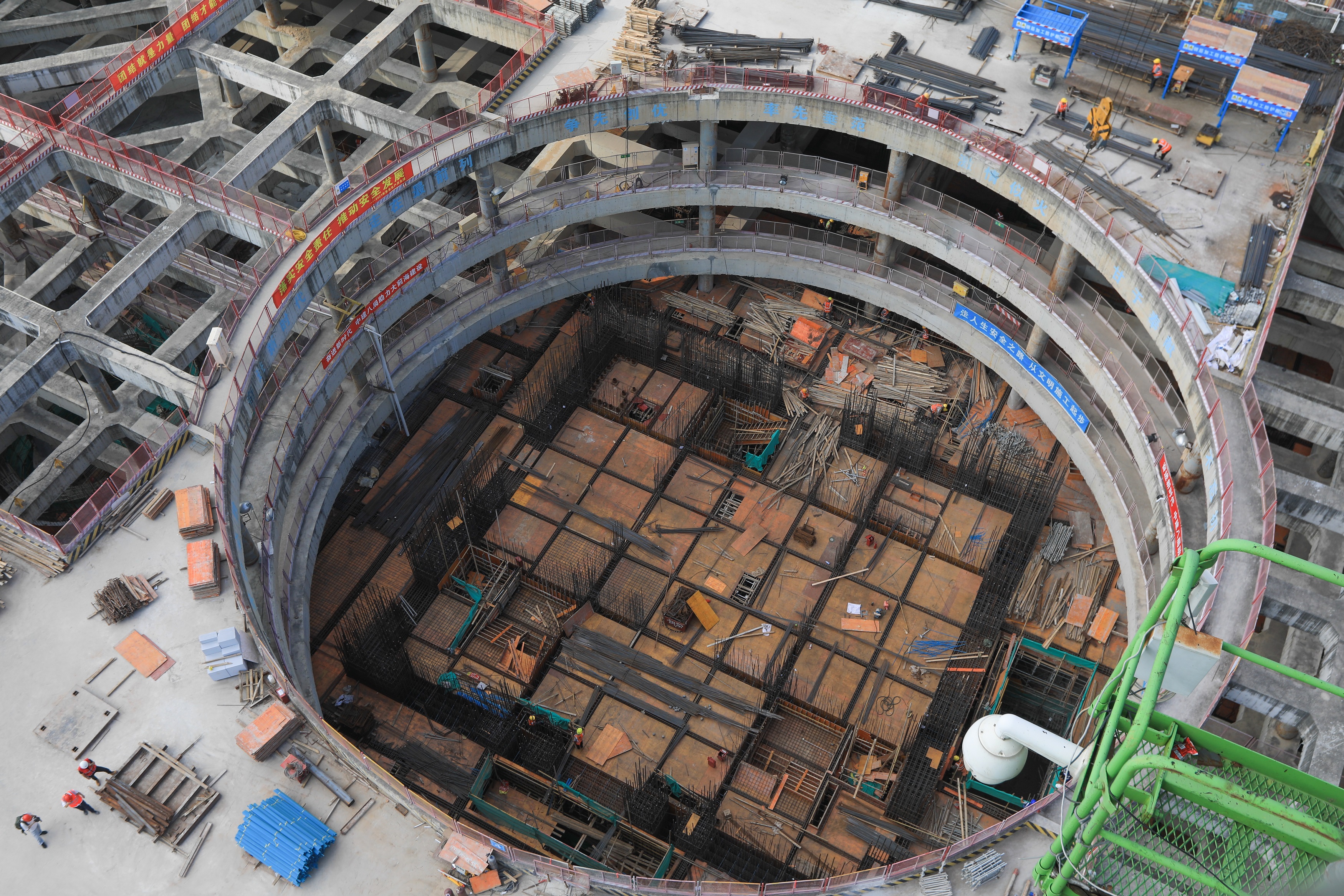 1635400991814061571.jpg 6.ONEPay
通过一体化管理,多个基坑同步建设中.jpg