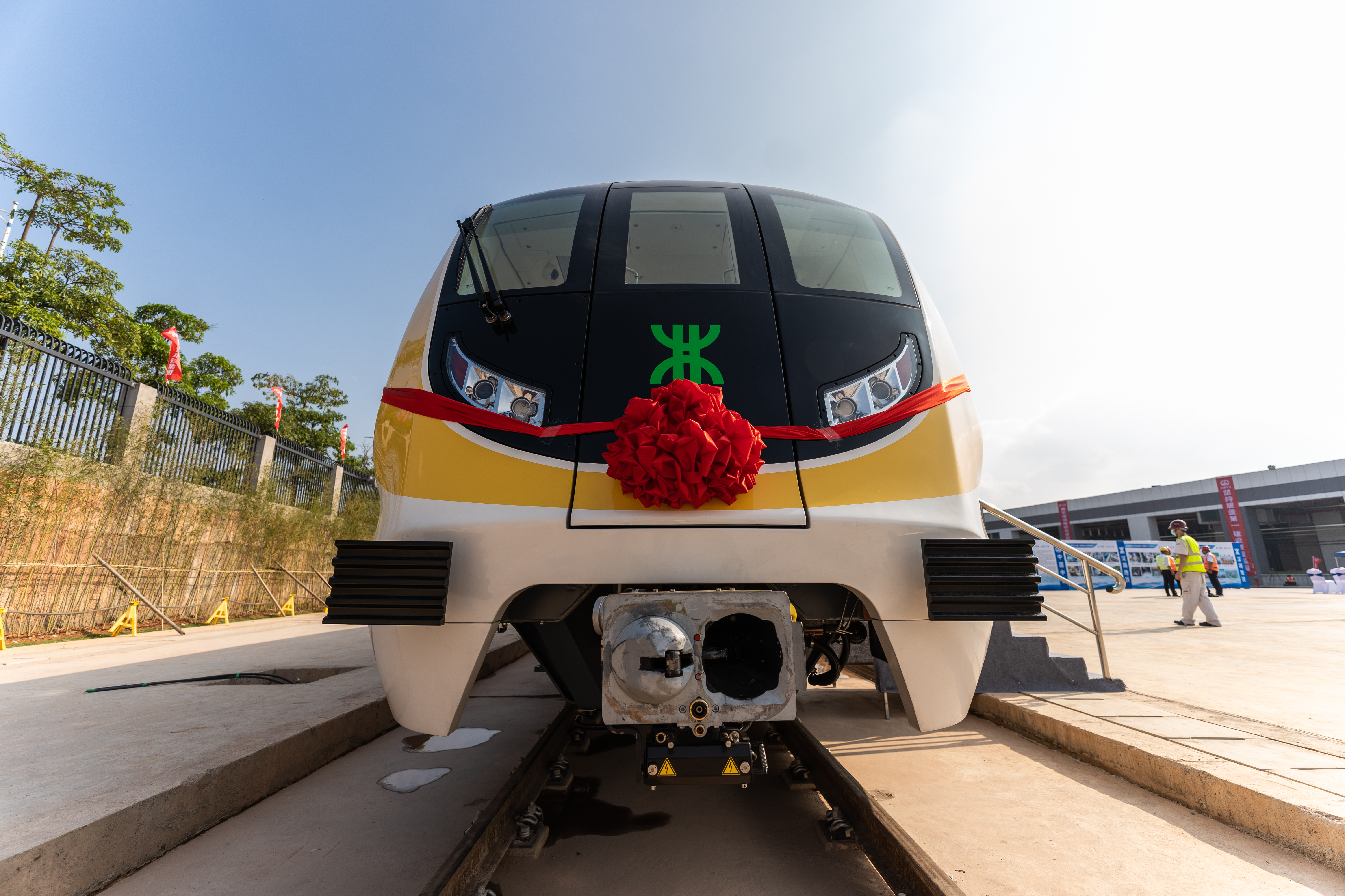 1635506049611035517.jpg 14号线首列车外观.jpg