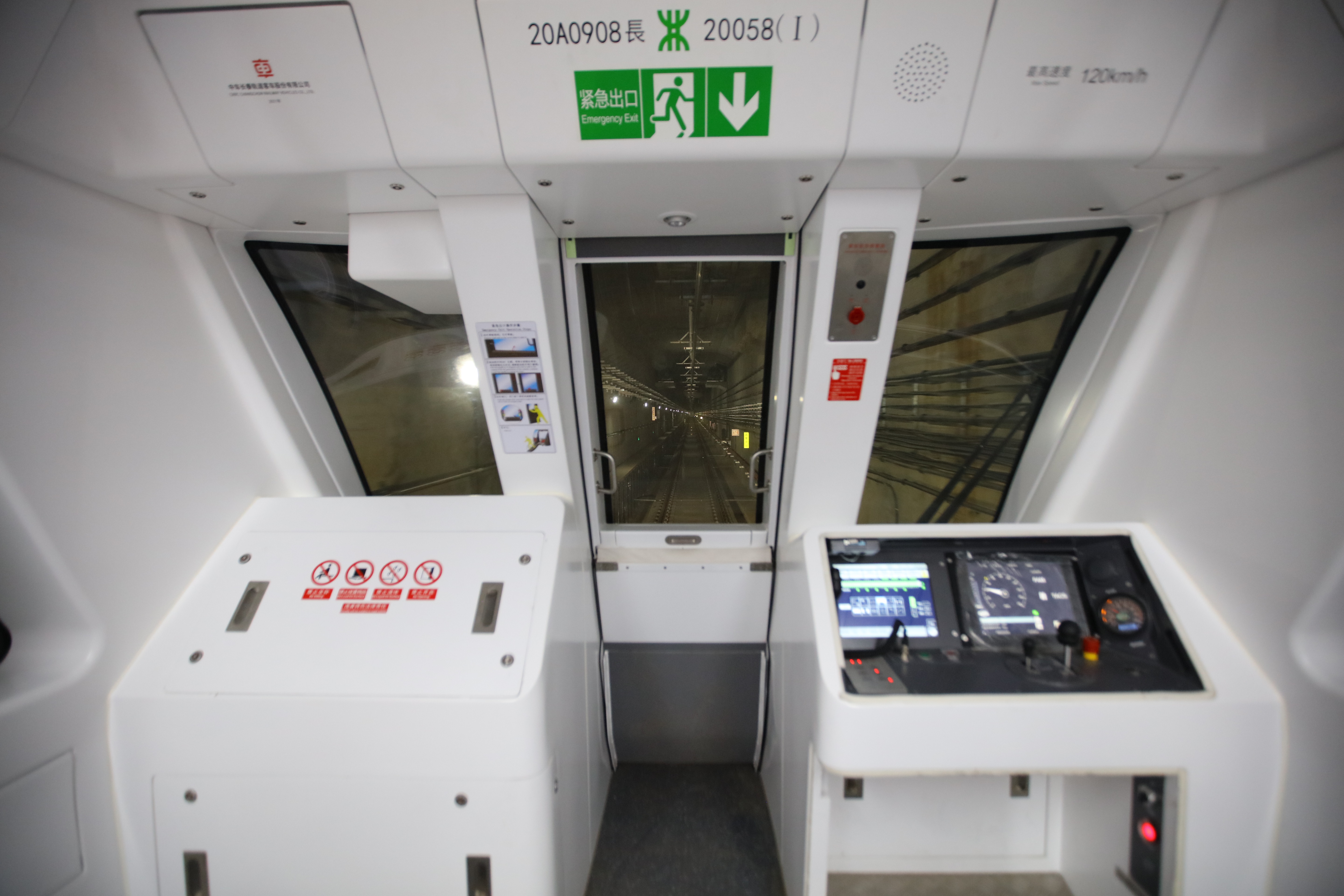 1640746516583052508.jpg 20号线驾驶室.jpg