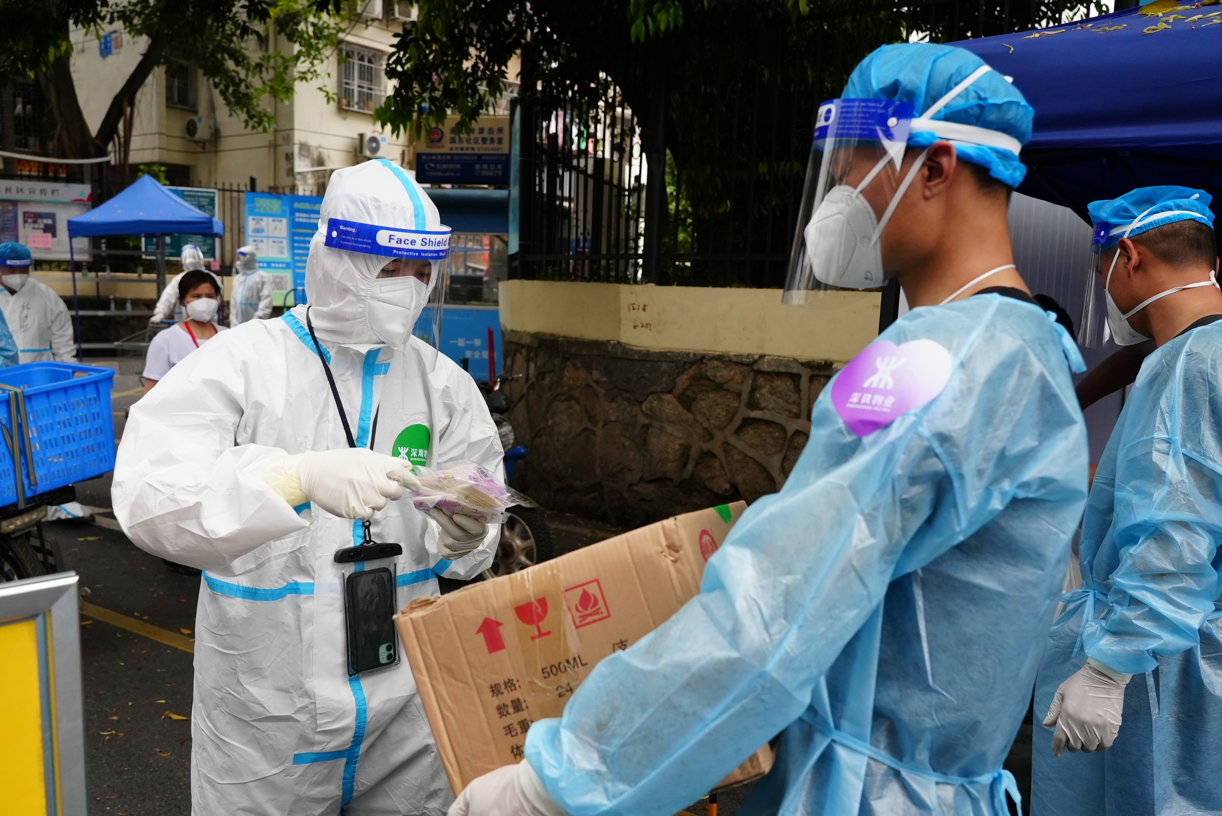 1647852519474005172.jpg “ONEPay
蓝”变身抗疫“大白”守护社区防疫“前沿阵地”3.jpg