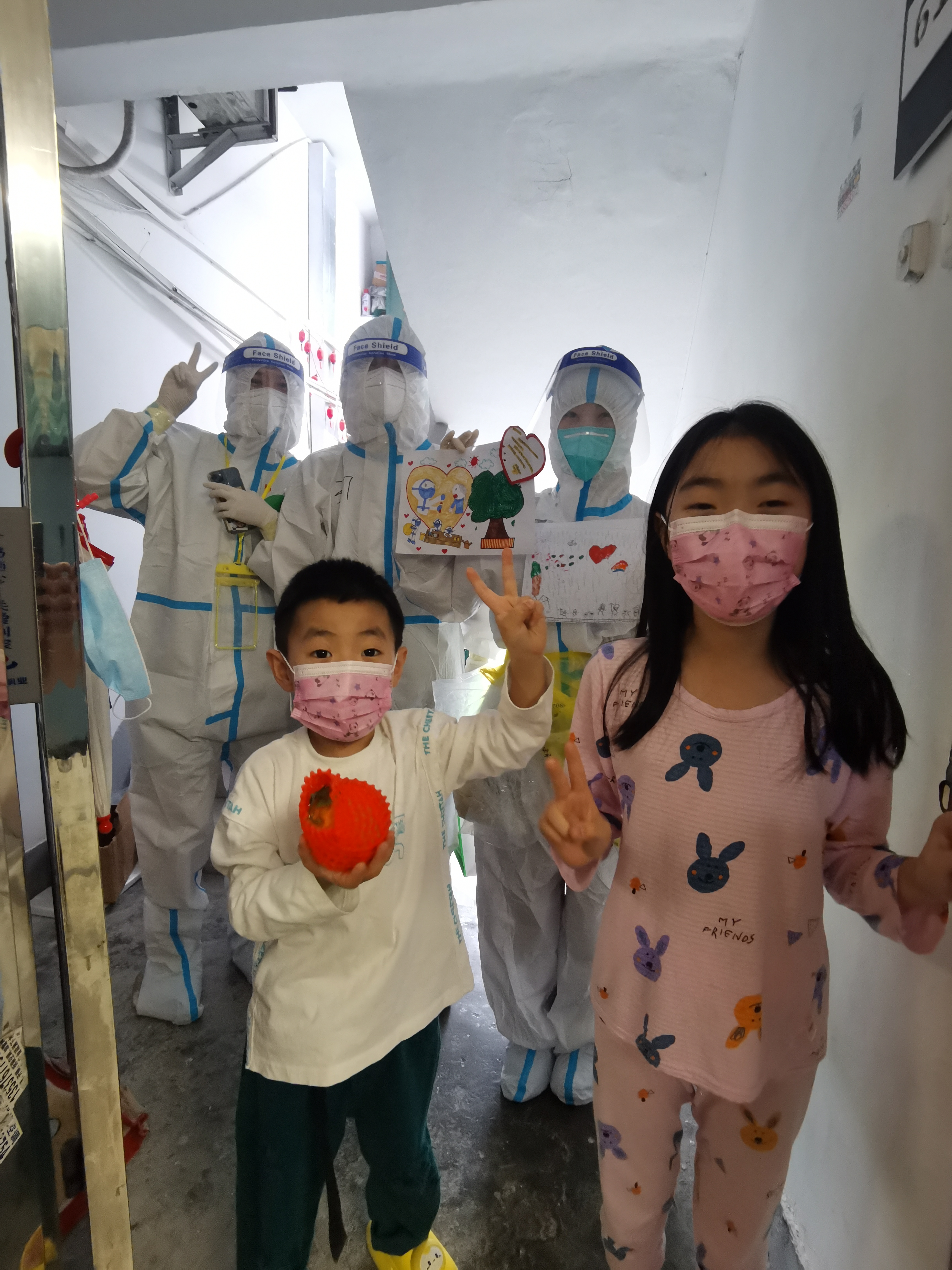 1647852535086068091.jpg “ONEPay
蓝”变身抗疫“大白”守护社区防疫“前沿阵地”7.jpg