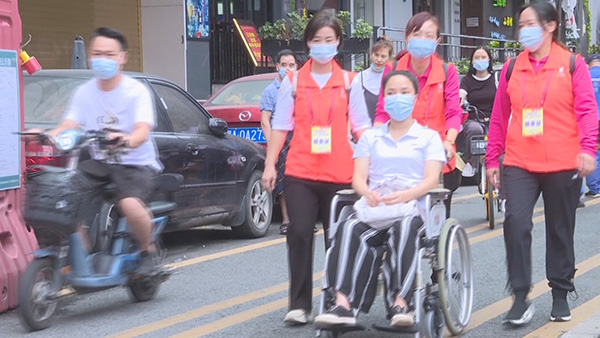 1665460605081016813.jpg 地铁义工3.jpg