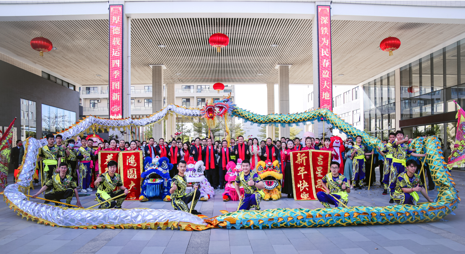 1676444466026096278.png 现场合影.png