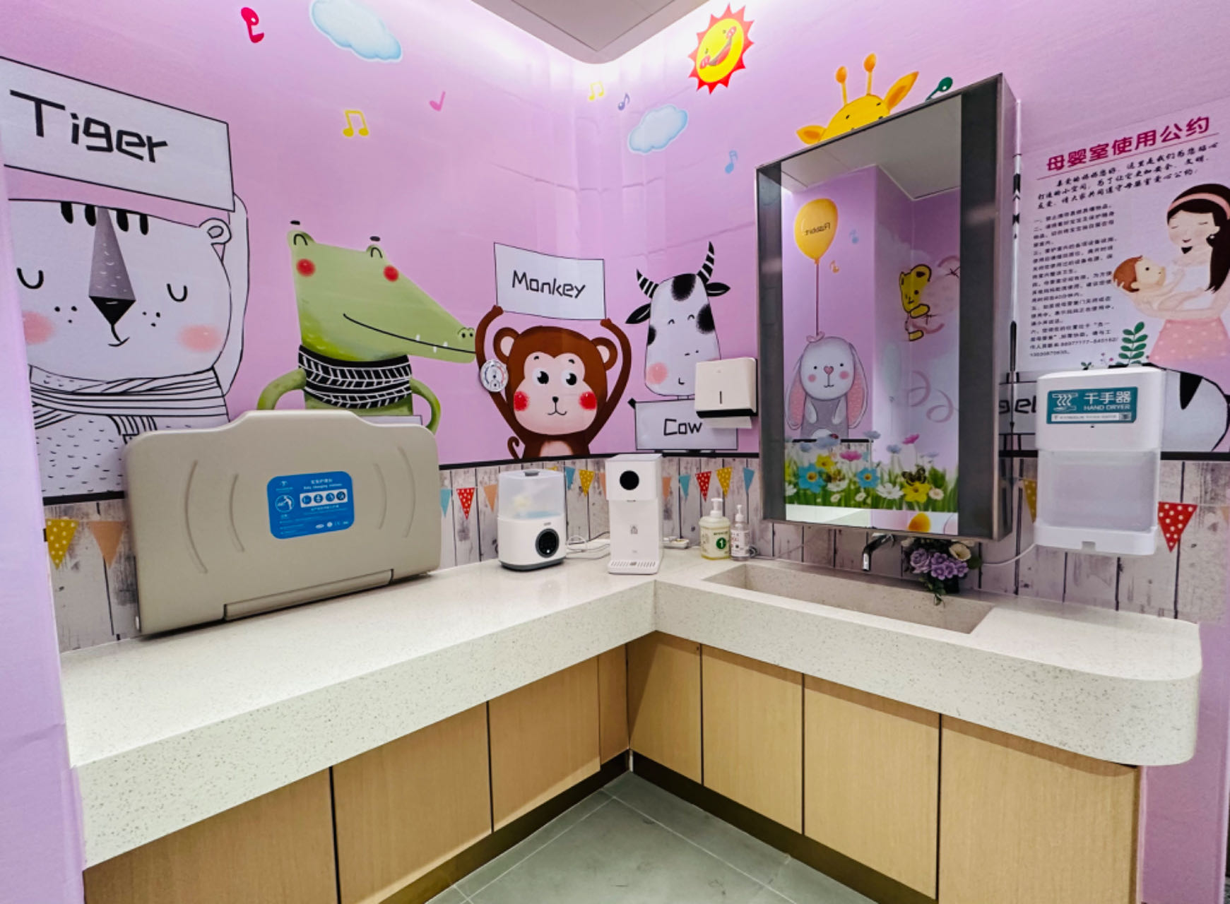 1709899963047093000.jpg 黄木岗枢纽站台母婴室一.jpg