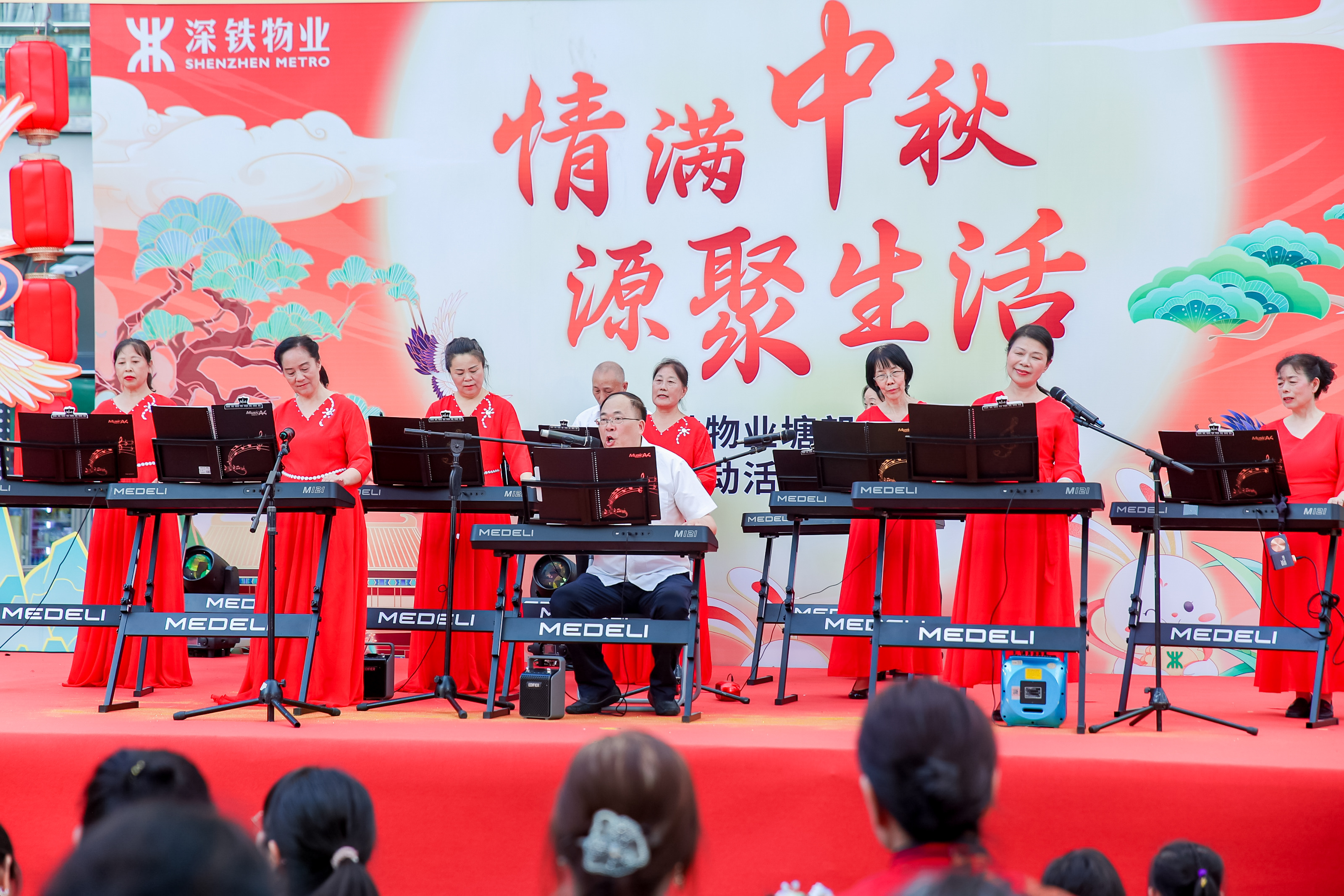 1728527177970083968.jpg 舞台表演.jpg