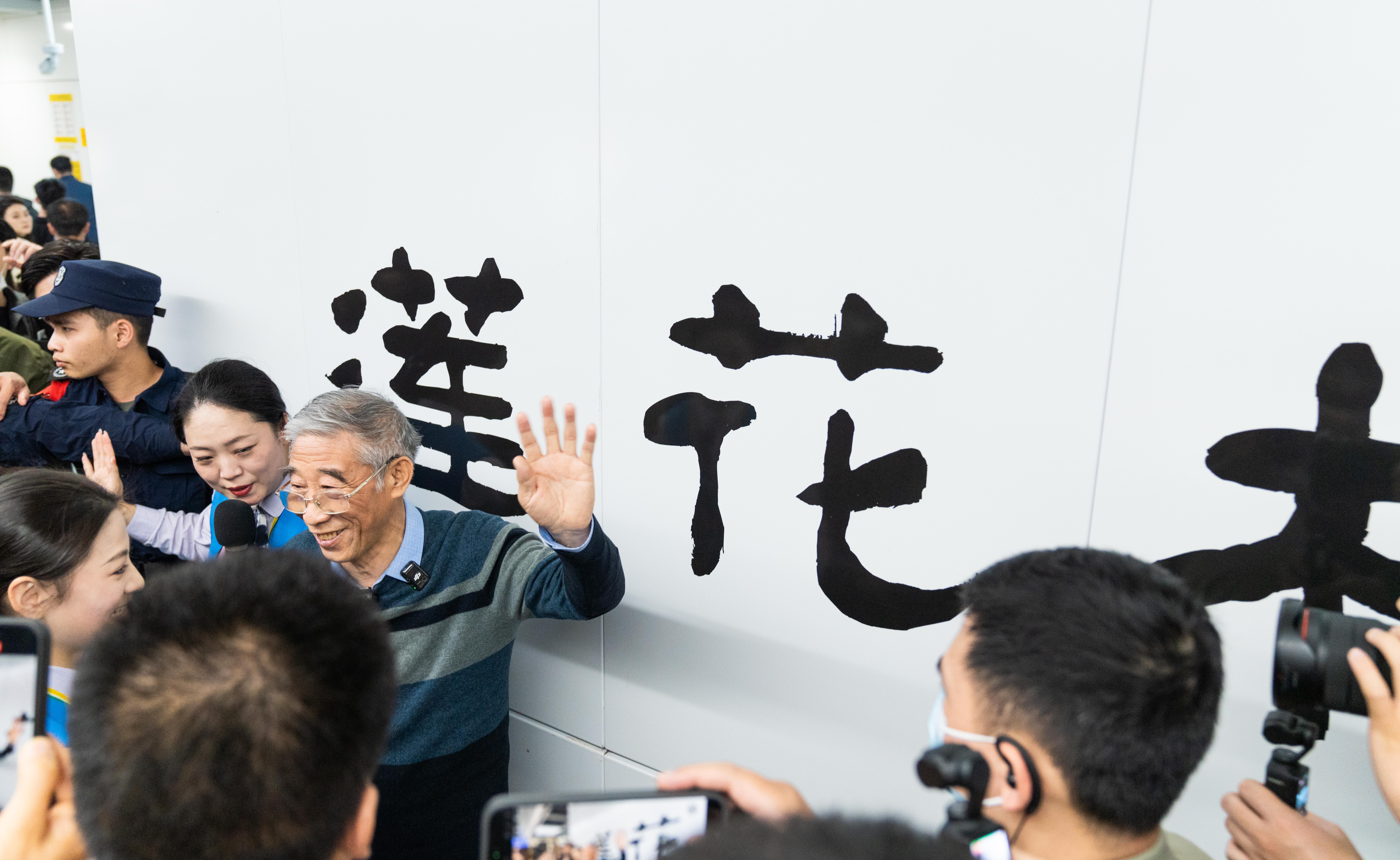 1743683744972092722.jpg 打卡莲花村站.jpg